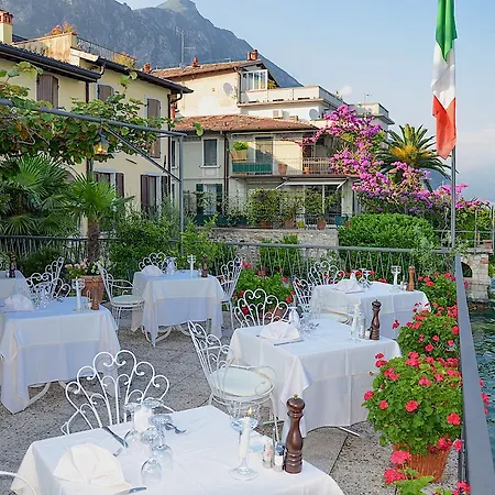 Du Hotel 3*